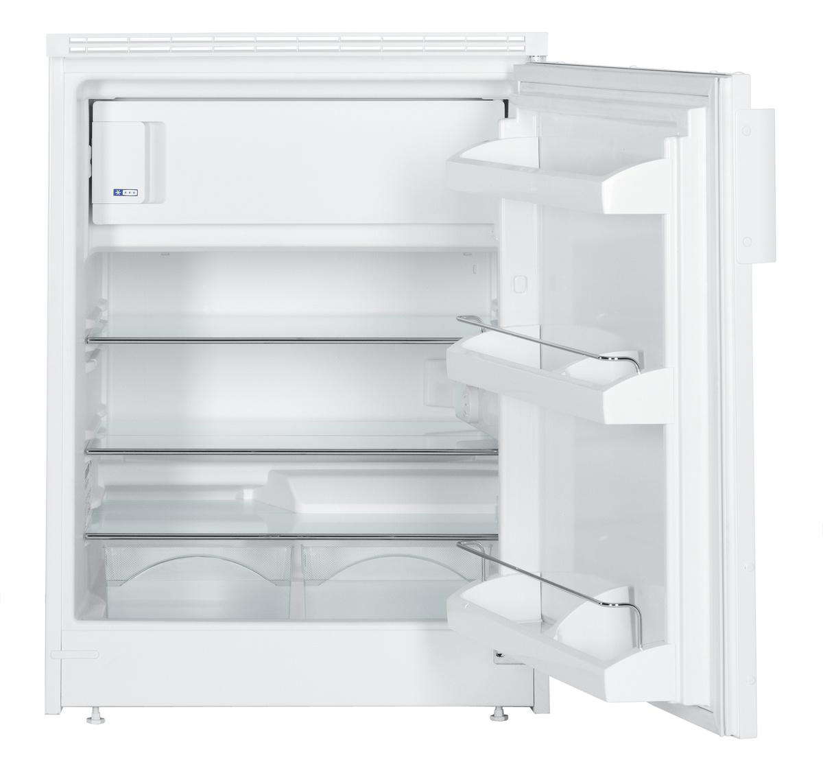 Weißer Kühlschrank mit offener Tür. Glasböden. Zwei Schubladen unten. Licht im Inneren.