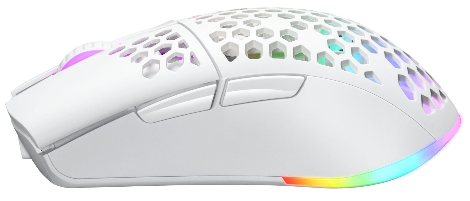 Fehér gamer egér méhsejt dizájnnal és RGB világítással. Fekete háttér.