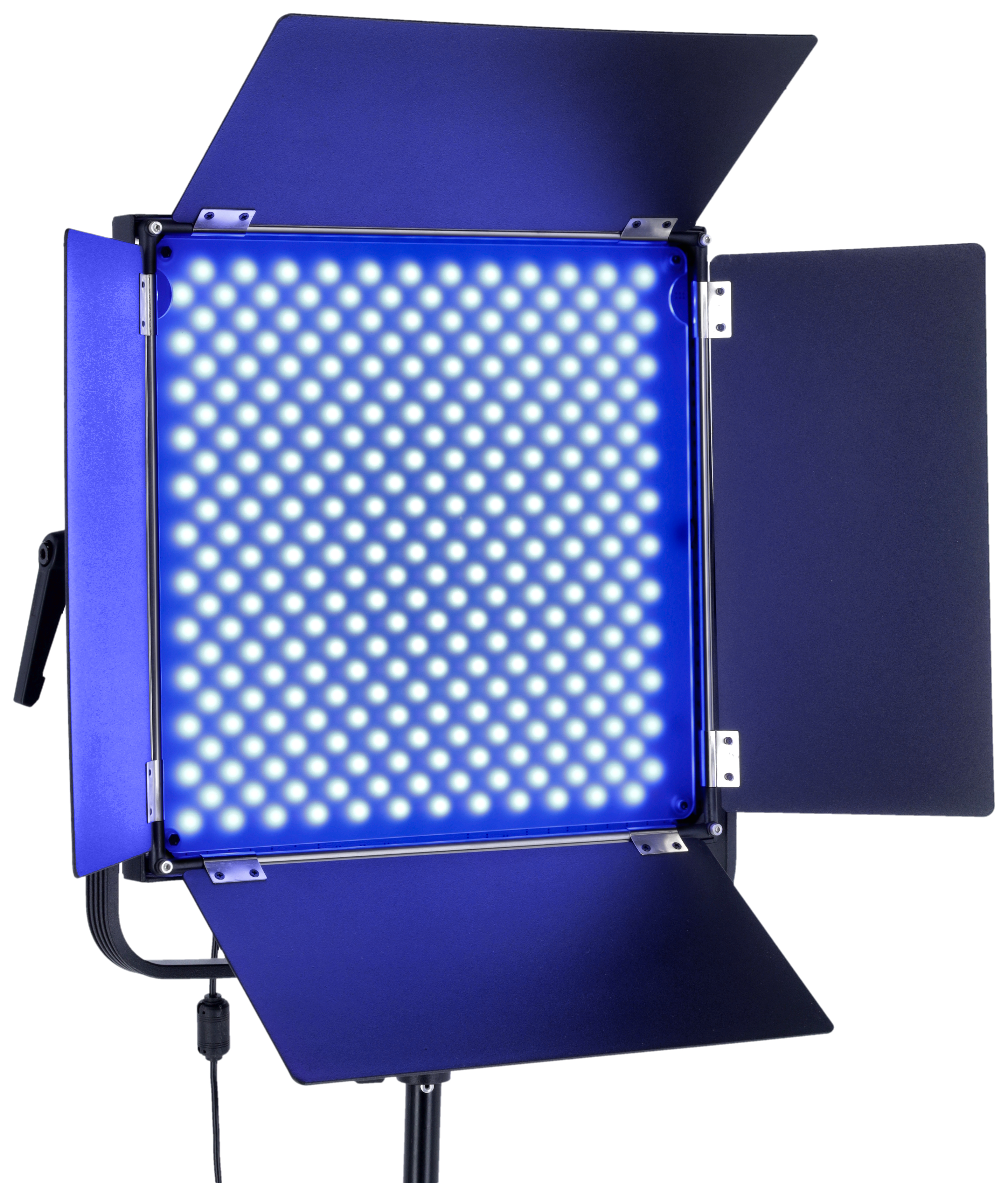 Eine blaue LED-Leuchte mit aufklappbaren Blenden steht auf einem Stativ.