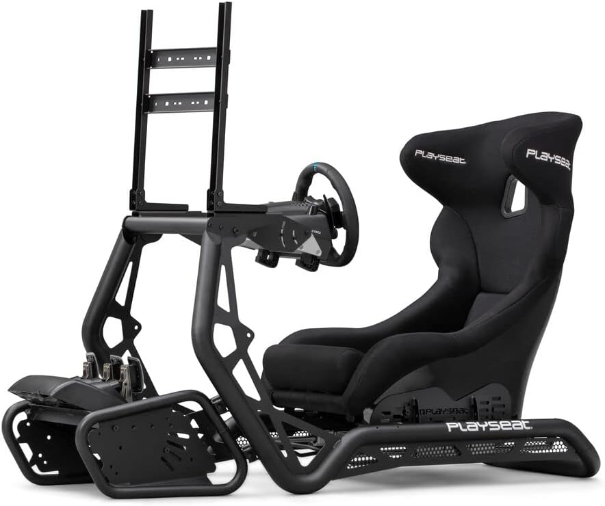 Schwarzer Playseat-Rennsimulator mit Sitz und Lenkrad.