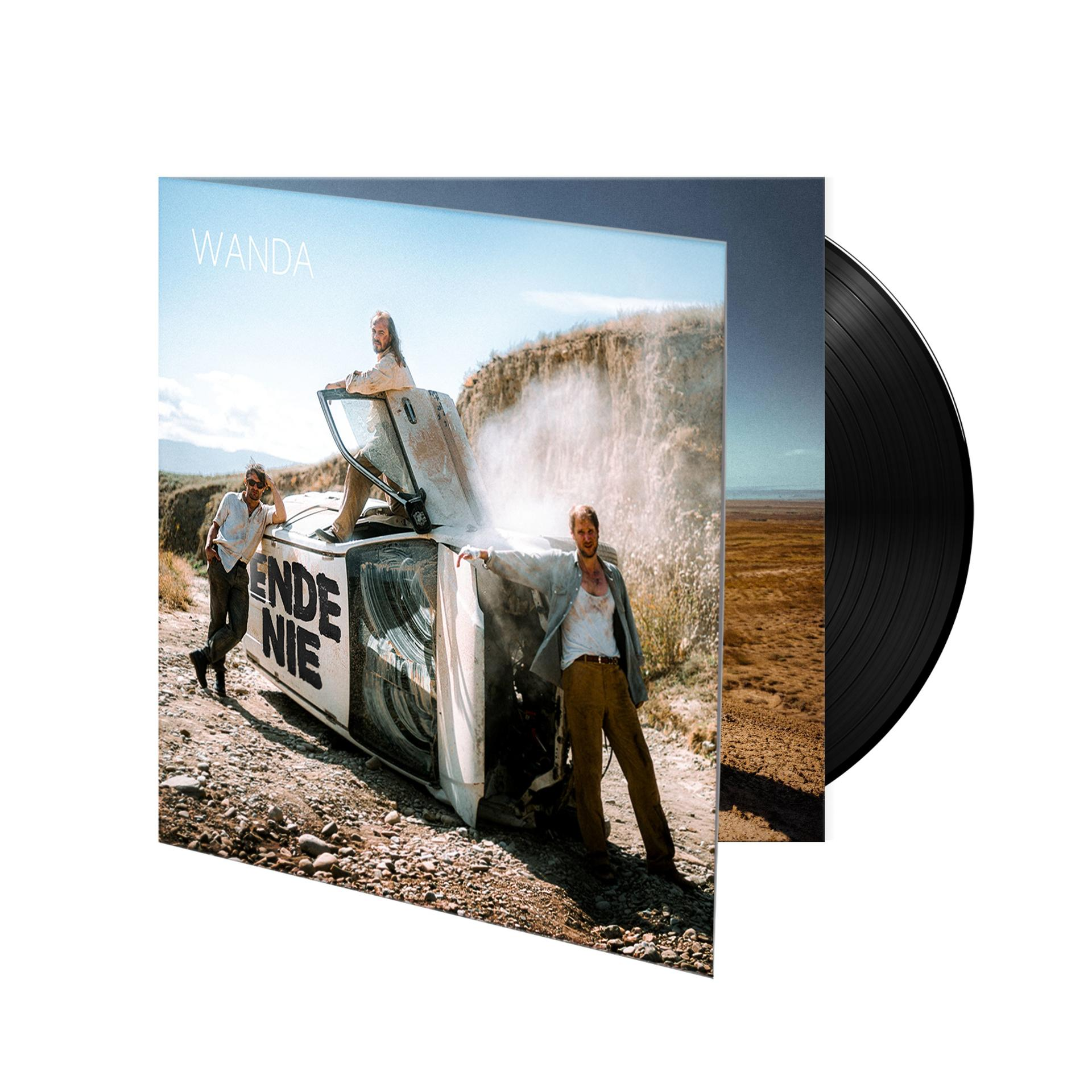 Albumcover mit Band an einem Wrack, Vinyl-Schallplatte rechts.
