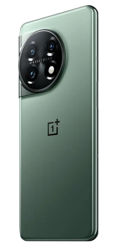 Üçlü kamera kurulumuna sahip yeşil telefon.