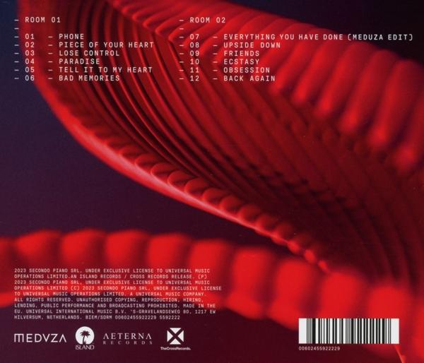 Albumrückseite mit rotem Design, Titelliste. Labels: Medvza, Island, Aeterna Records. Barcode unten.