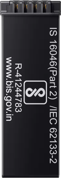Schwarze Batterie mit Text: BIS-Logo, www.bis.gov.in und andere regulatorische Informationen.