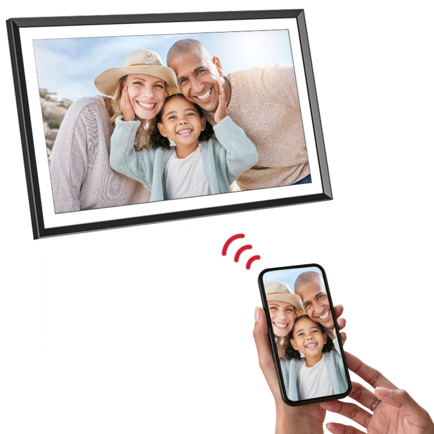Digitale fotolijst met een familiefoto. Een telefoon toont draadloos dezelfde foto.