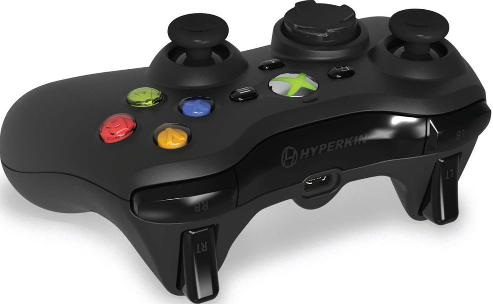 Manette de jeu Hyperkin noire avec boutons, joysticks et ports visibles.
