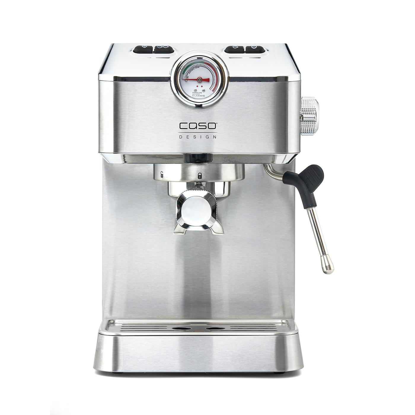 Eine Espressomaschine aus Edelstahl mit Anzeige und schwarzem Griff.