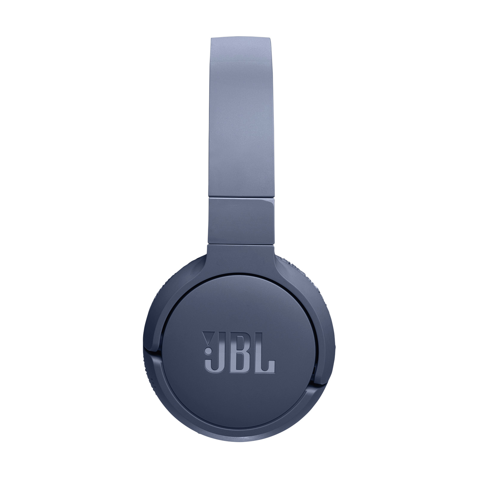 Mavi bir JBL kulaklık, önden görünüm. JBL logosu kulaklığın üzerinde görünür.