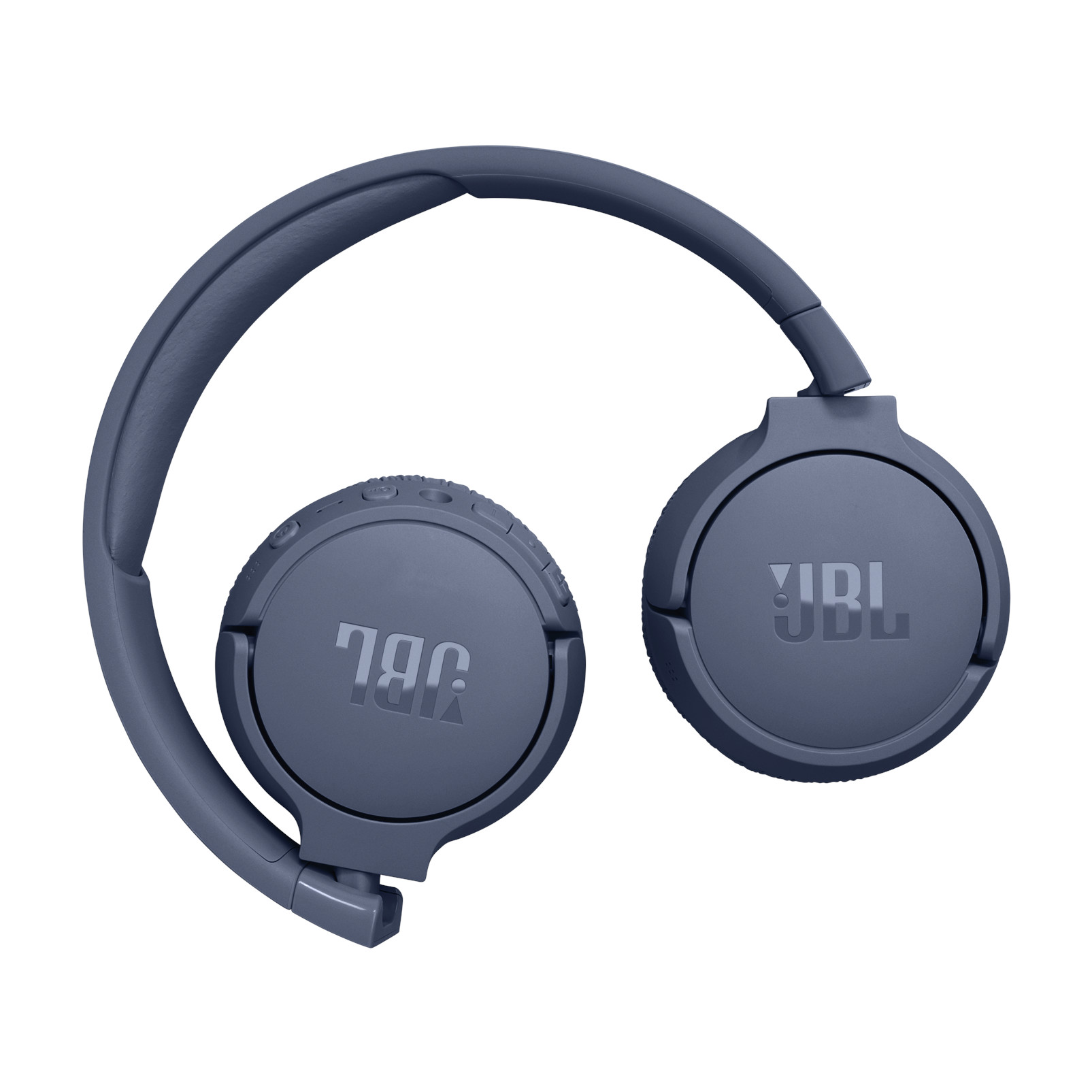 Mavi JBL kulaklık, katlanmış, beyaz bir arka plan üzerinde. JBL logosu her iki kulaklıkta da görülebilir.