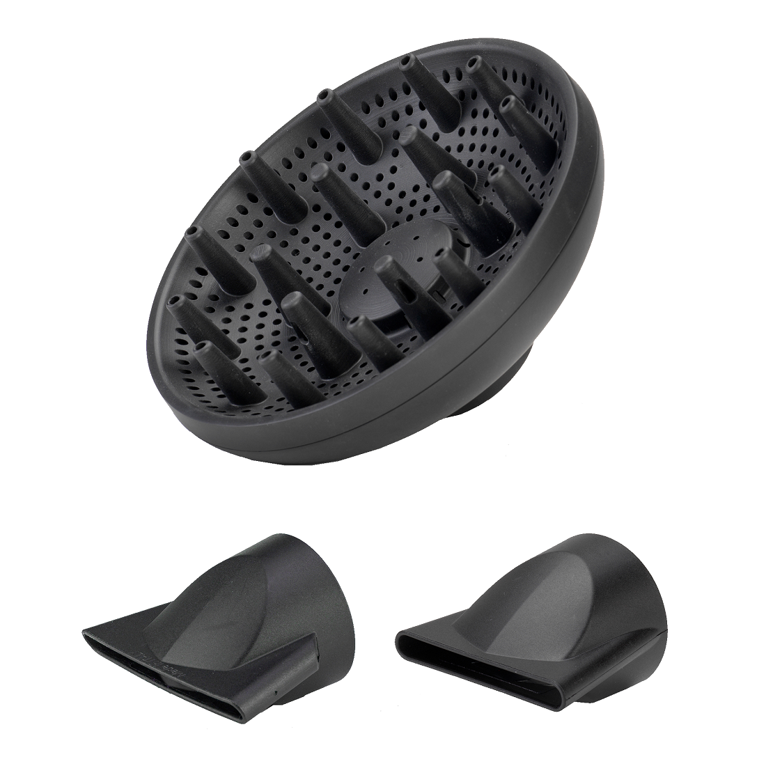 Diffuseur de sèche-cheveux noir et deux buses. Le diffuseur a de nombreux trous.