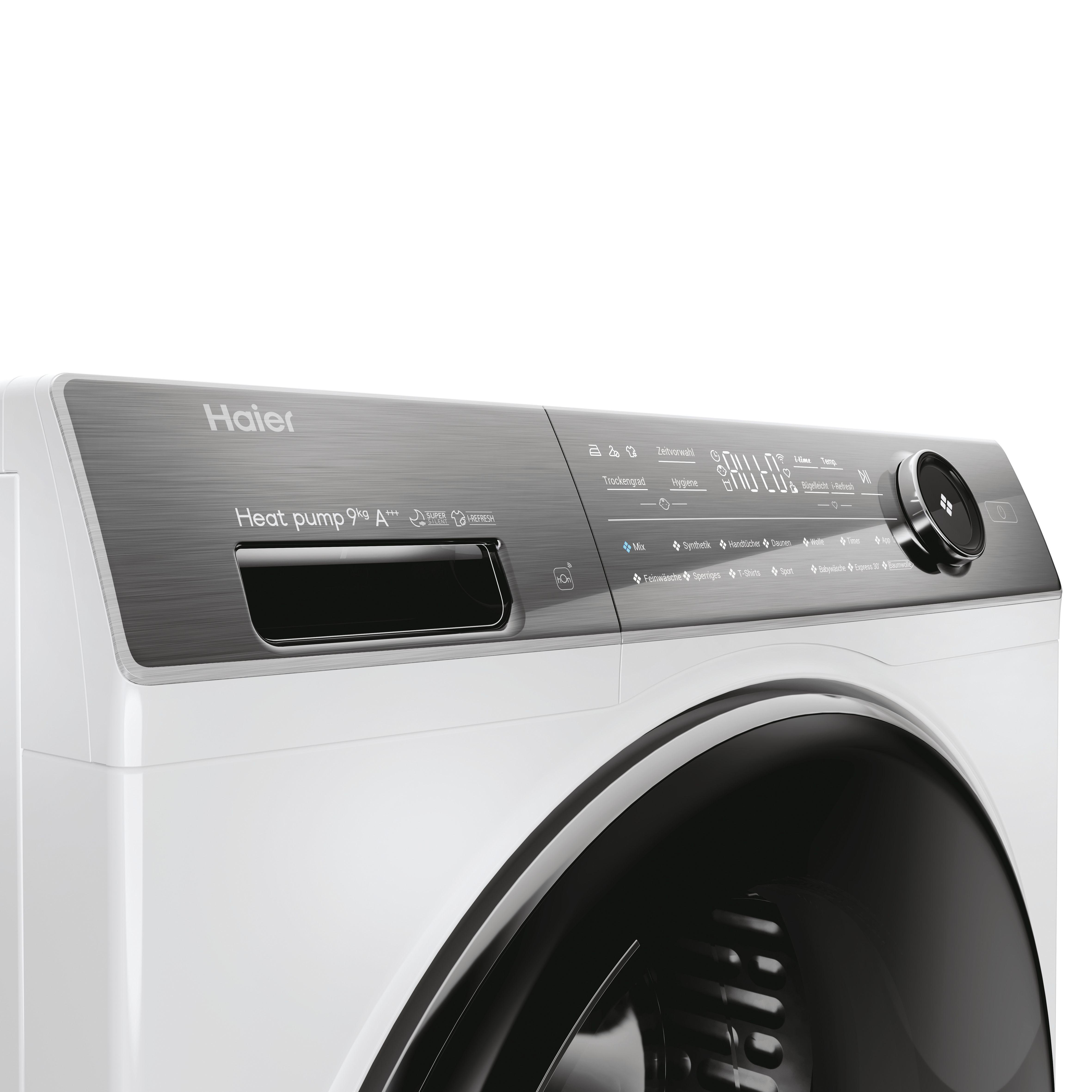 Nahaufnahme des Bedienfelds einer weißen Haier Wärmepumpenwaschmaschine. Es hat ein schwarz-silbernes Design.