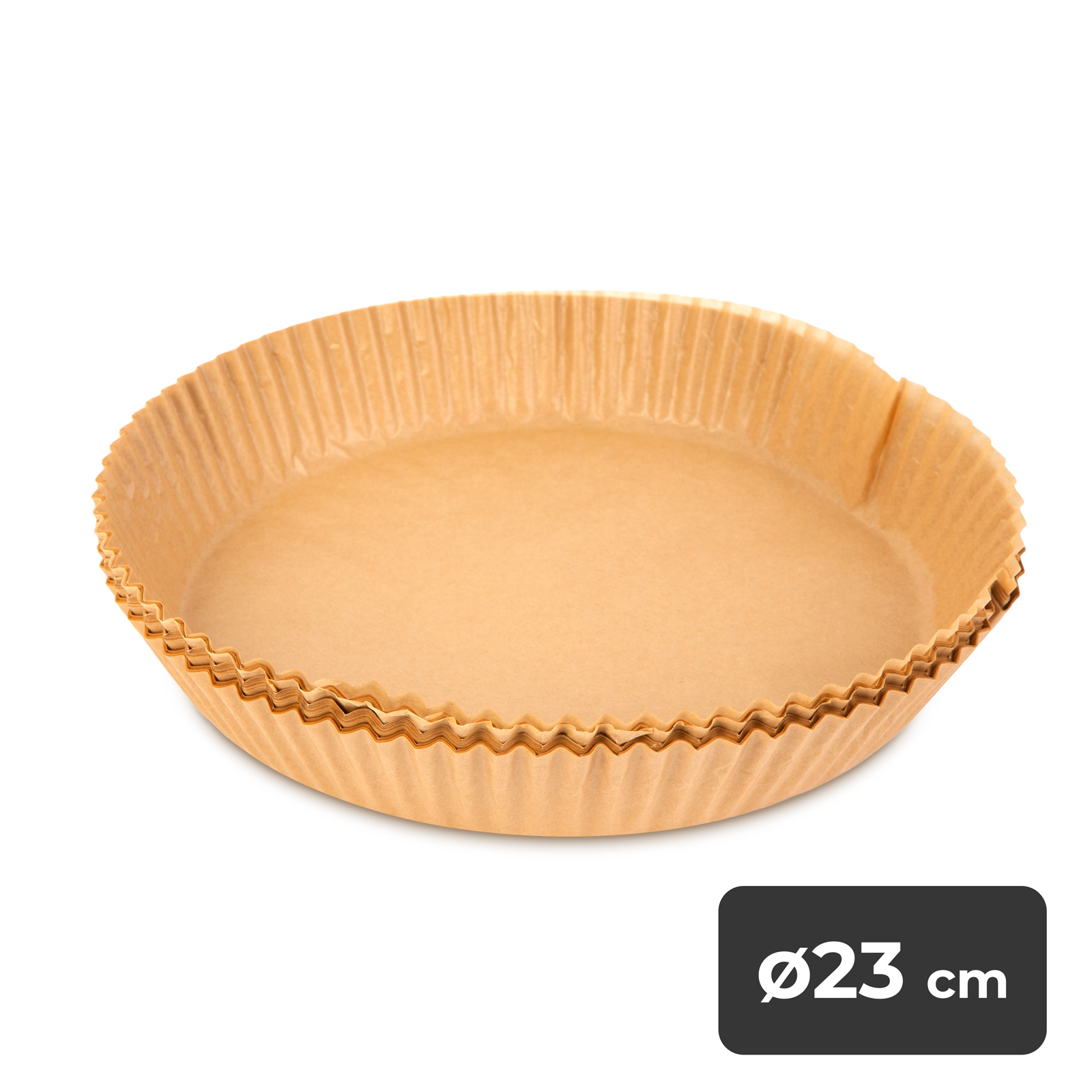 Barna, hullámos papír air fryer bélés. Átmérője 23 cm. Fehér háttér.