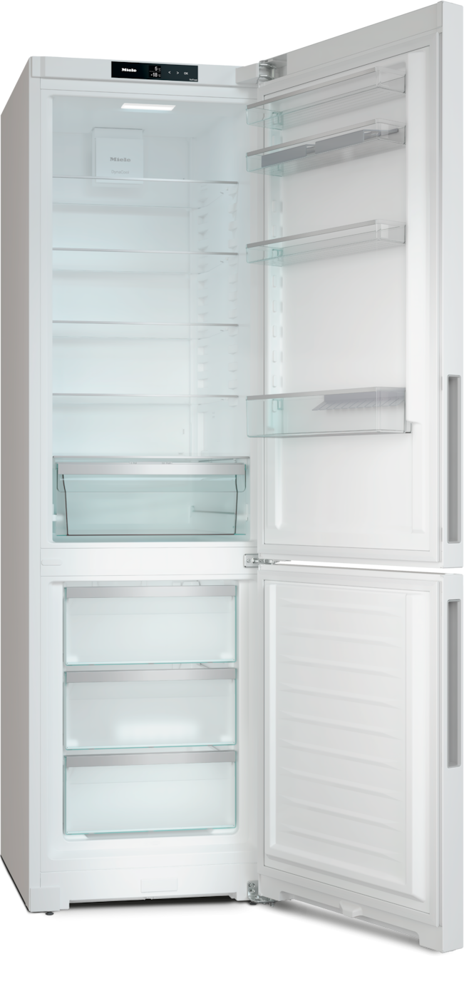 Ein weißer Kühlschrank mit offener Tür, Glasablagen und Schubladen.