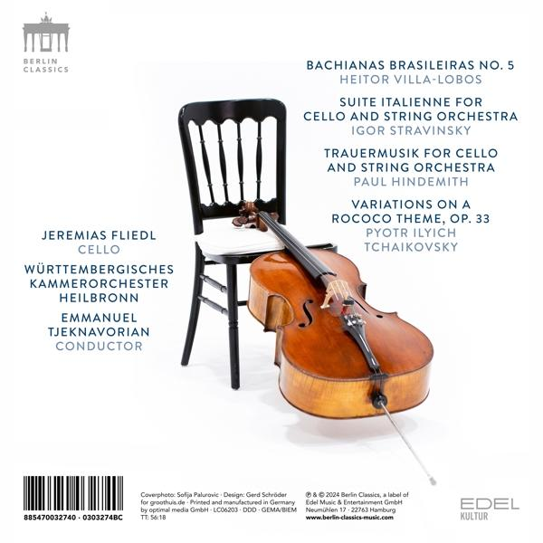 Ein Cello ruht auf einem Stuhl, mit Noten und Konzertinformationen.