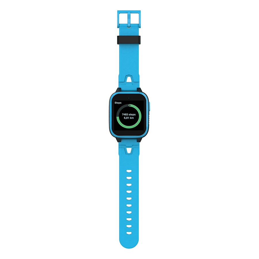 Un reloj inteligente azul muestra los pasos dados, la distancia recorrida y una barra de progreso circular.