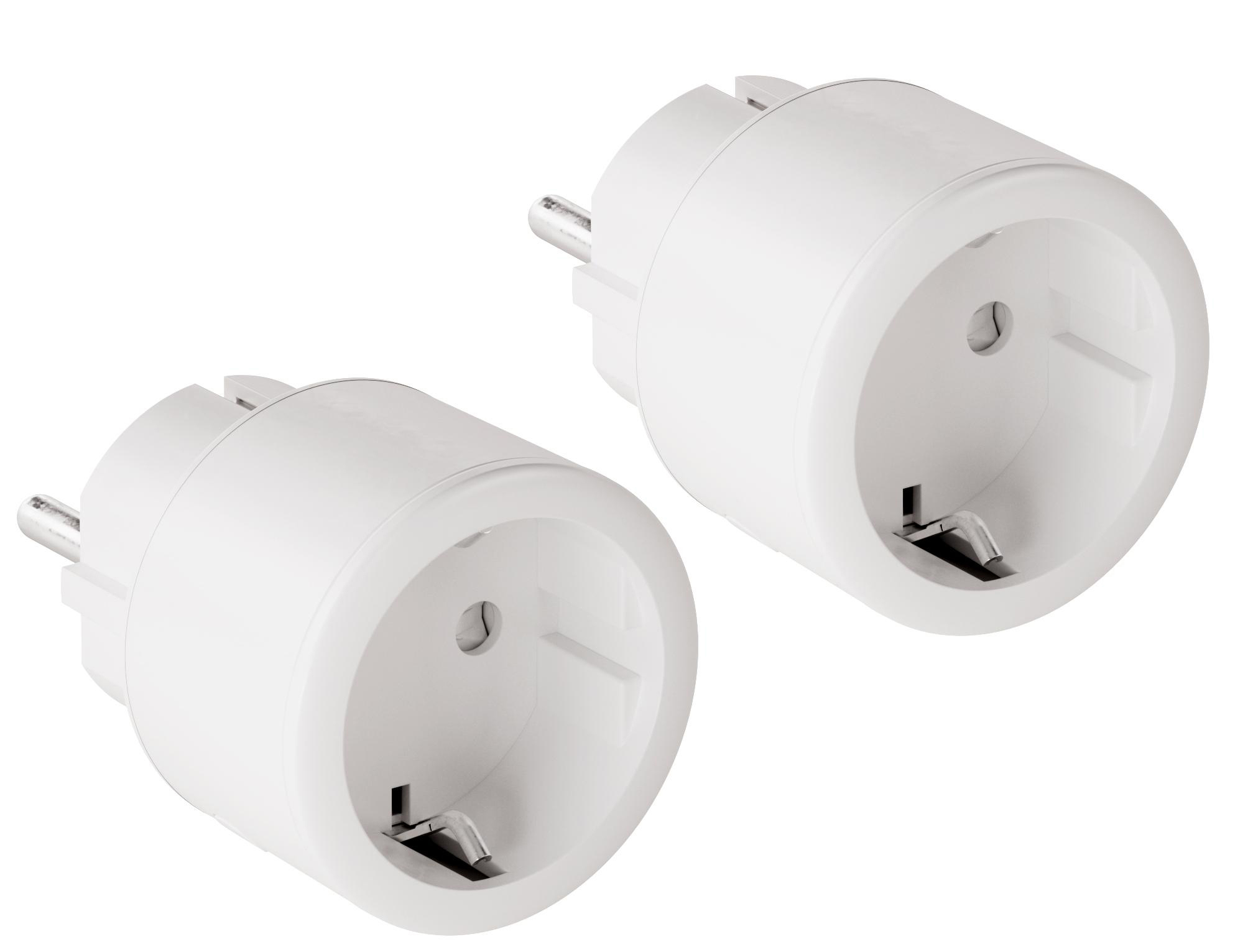 Zwei weiße Smart Plugs. Sie haben ein rundes Design mit Löchern und Metallstiften. Weißer Hintergrund.