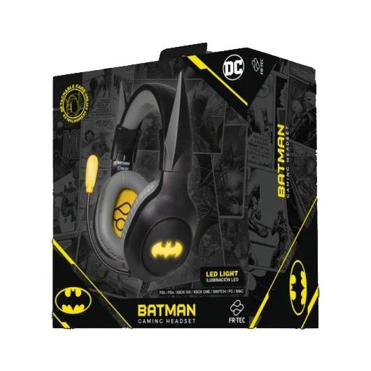 Auriculares para juegos de Batman en una caja. La caja es negra y amarilla con gráficos de Batman.