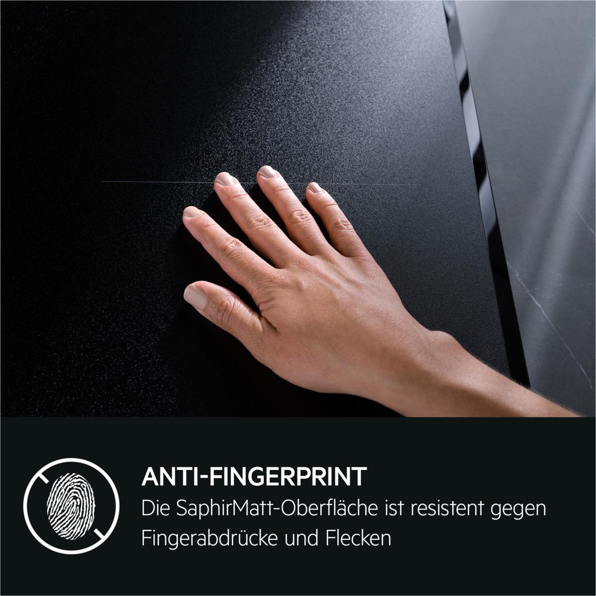 Hand berührt schwarze Oberfläche. Text sagt Anti-Fingerprint, Oberfläche ist widerstandsfähig.