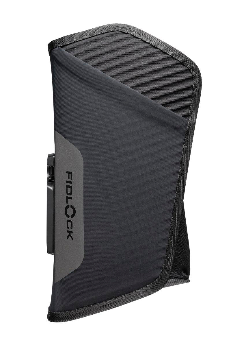 Schwarze FIDLOCK-Holster, asymmetrisch gefaltet.