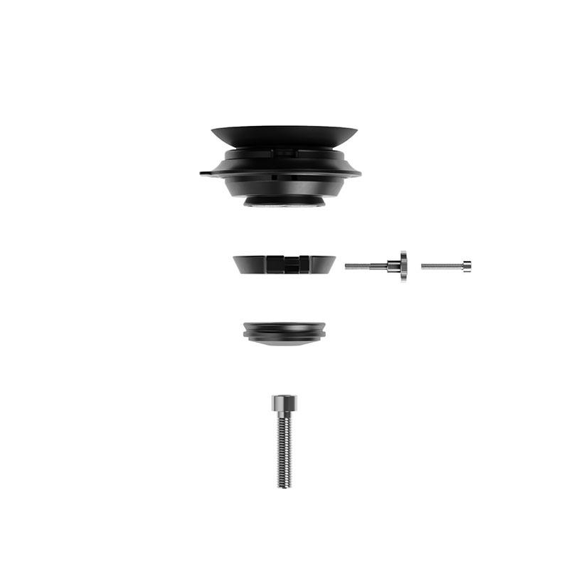 Verschiedene zerlegte Fahrrad-Headset-Teile, weißer Hintergrund.