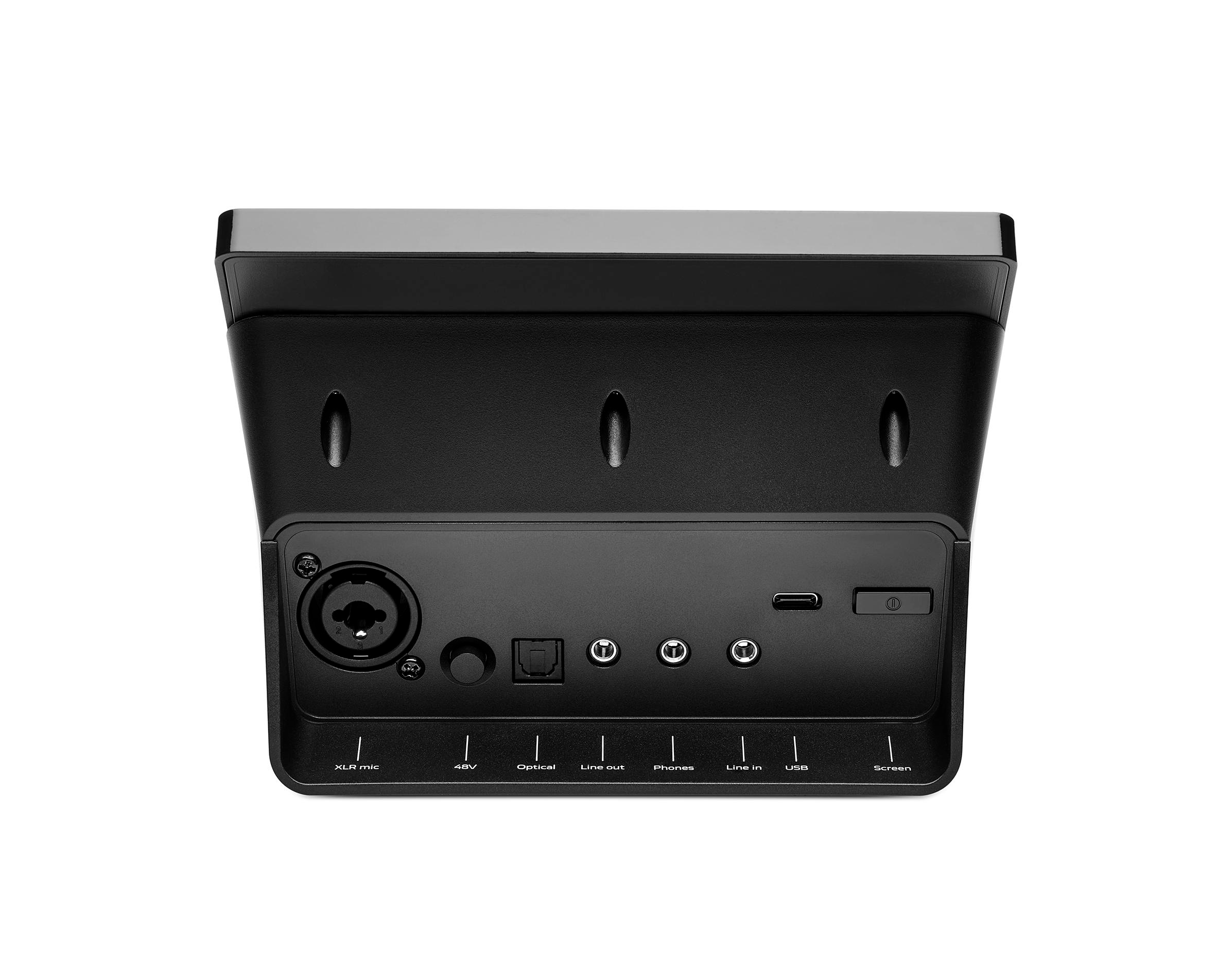 Schwarze Rückseite des Audio-Interfaces. XLR-, optische, USB-Anschlüsse sichtbar. Weißer Hintergrund.