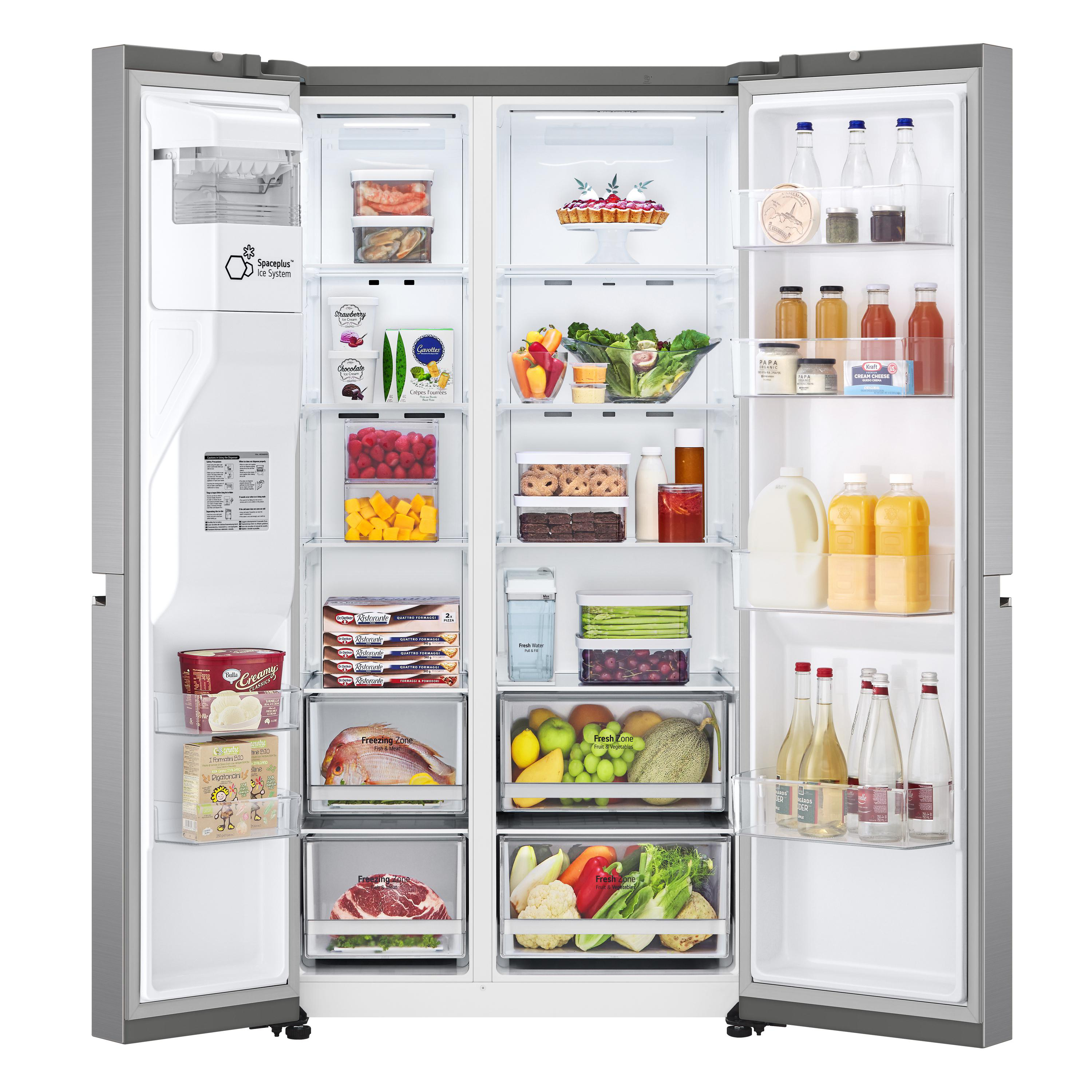 Offener Edelstahl-Side-by-Side-Kühlschrank, gefüllt mit Lebensmitteln.