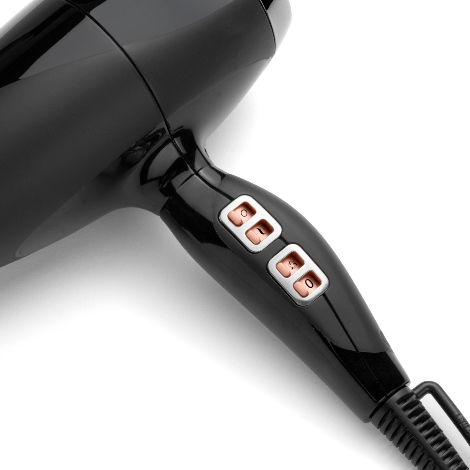 Un sèche-cheveux noir avec plusieurs boutons sur la poignée.