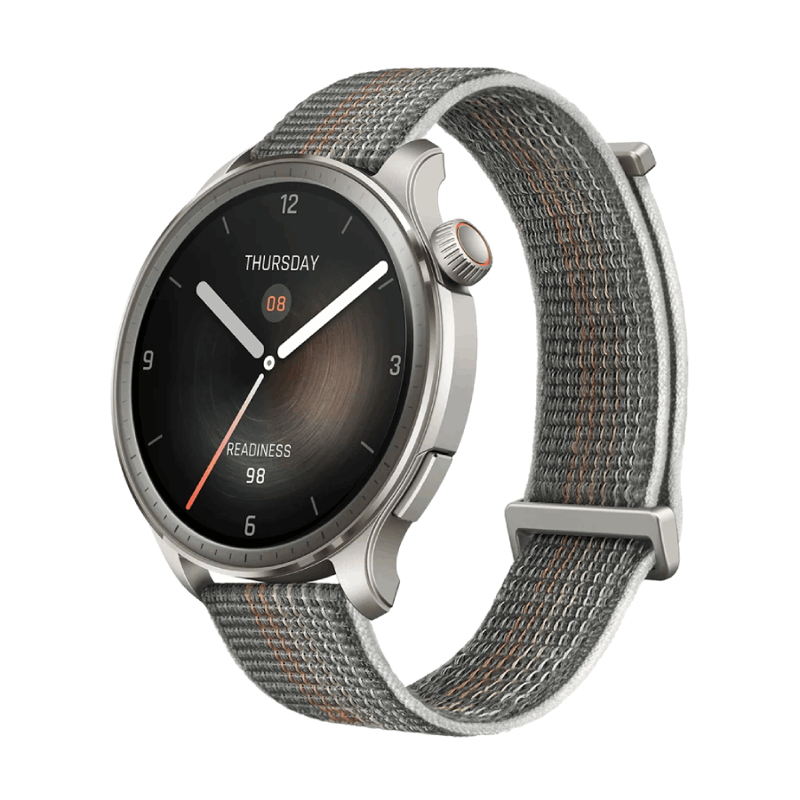 Un reloj inteligente plateado con una correa de tela gris y naranja. La pantalla muestra la hora y la preparación.