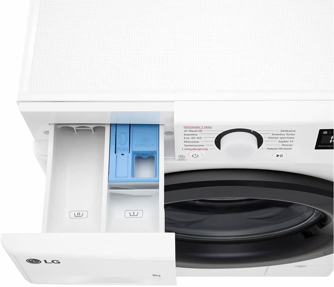 Pralka z otwartą szufladą na detergent. Biała maszyna, czarne drzwi. Białe tło.