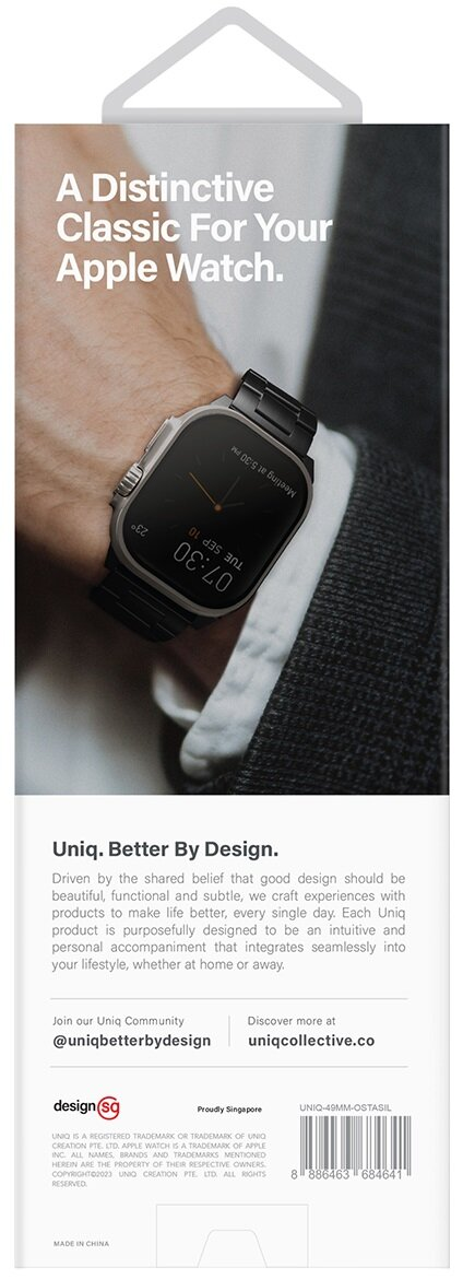 Nadgarstek z czarnym zegarkiem. Zegarek jest na białej karcie z tekstem.