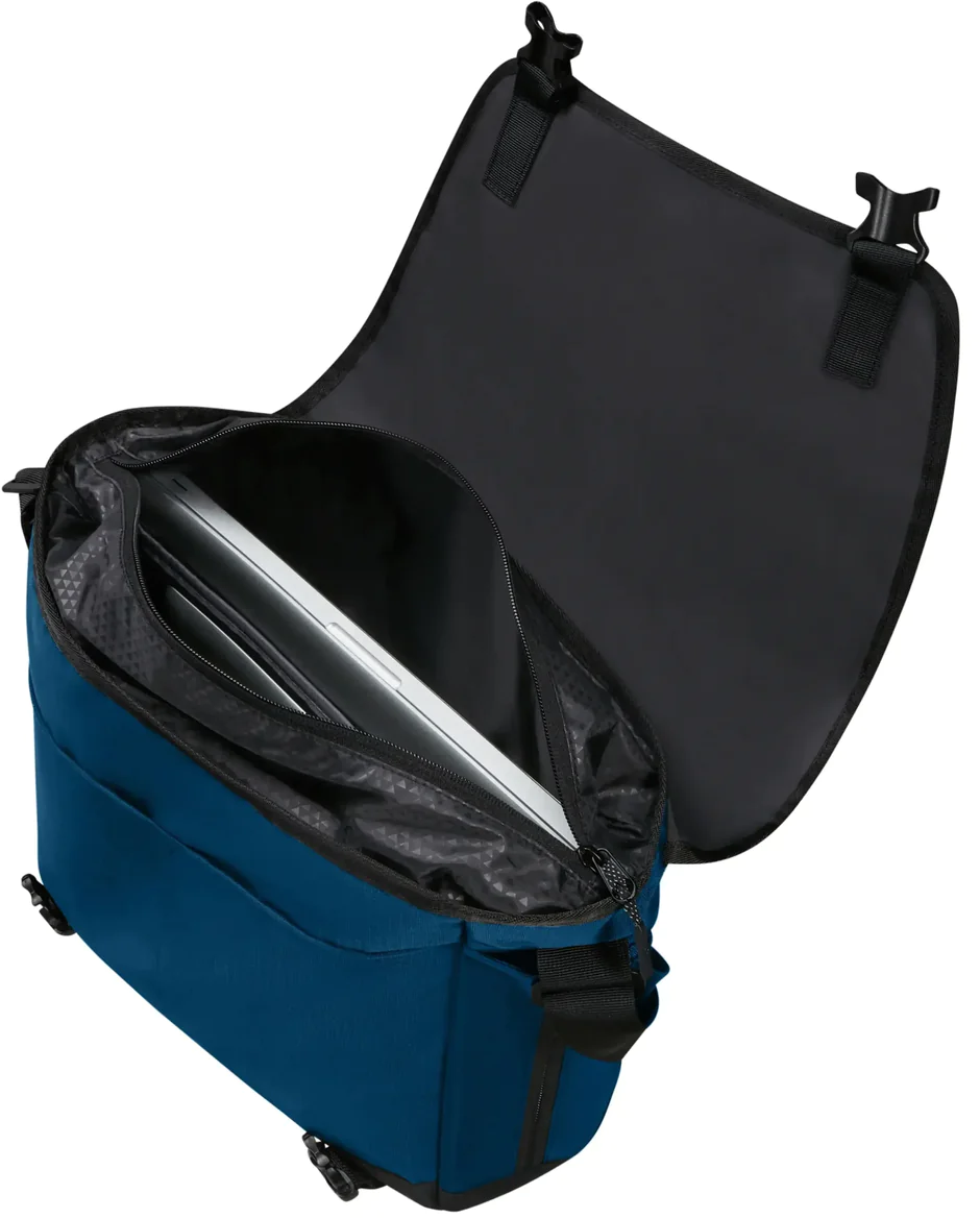 Blaue Messenger-Tasche offen, zeigt einen Laptop im Inneren.