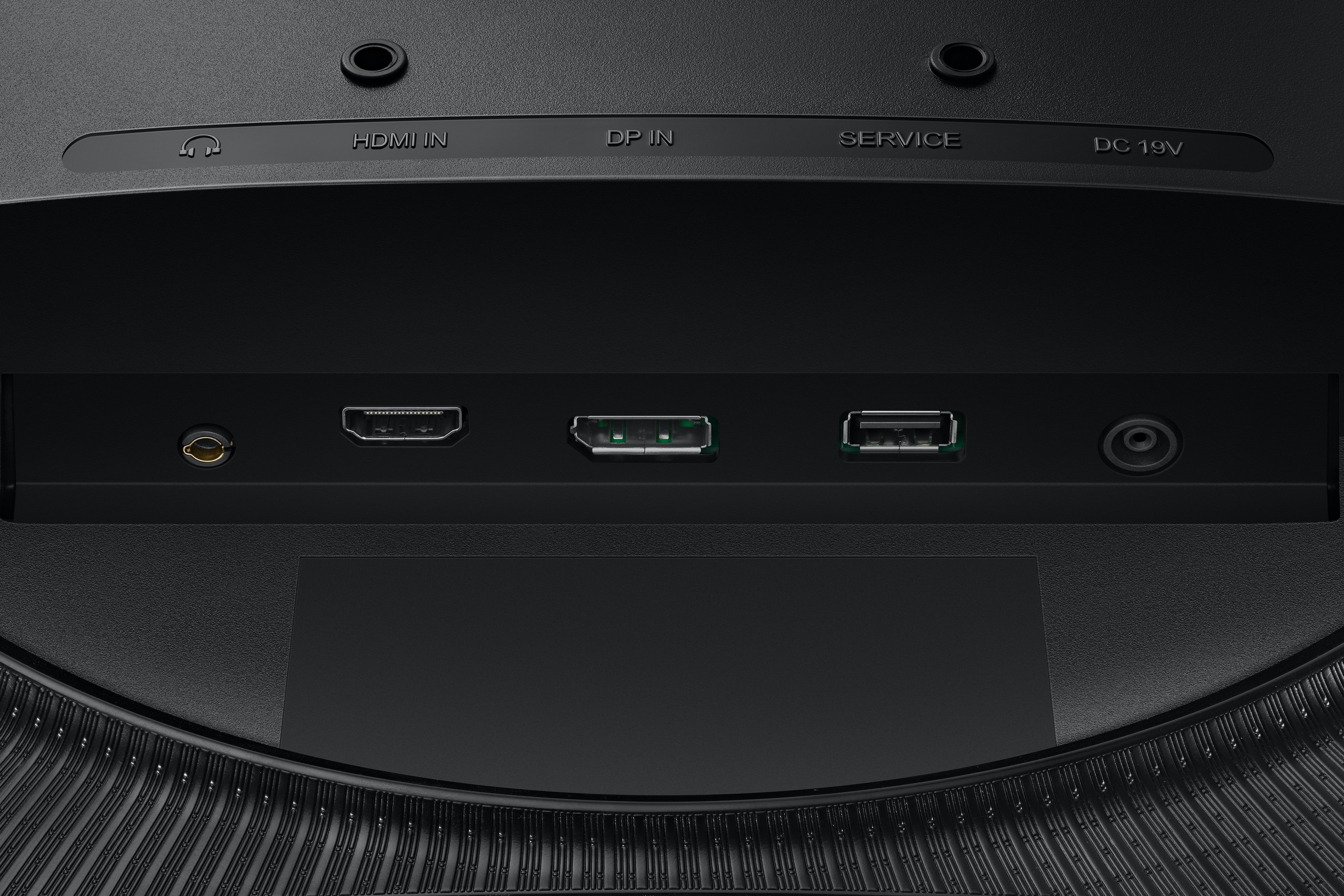 Arrière d'un moniteur noir avec plusieurs ports.