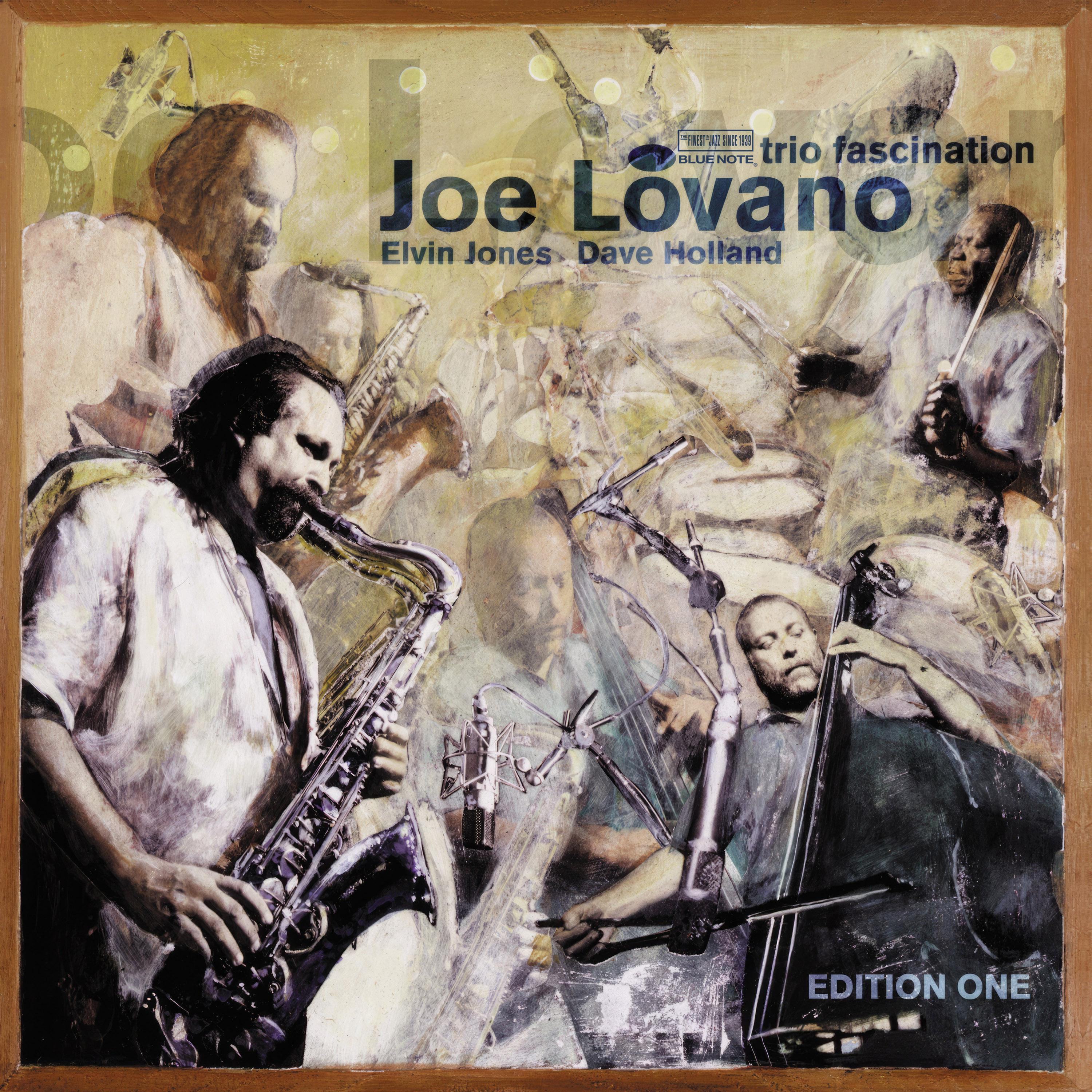 Ein Jazz-Albumcover mit einer Band, die auf einer Bühne mit Instrumenten auftritt.