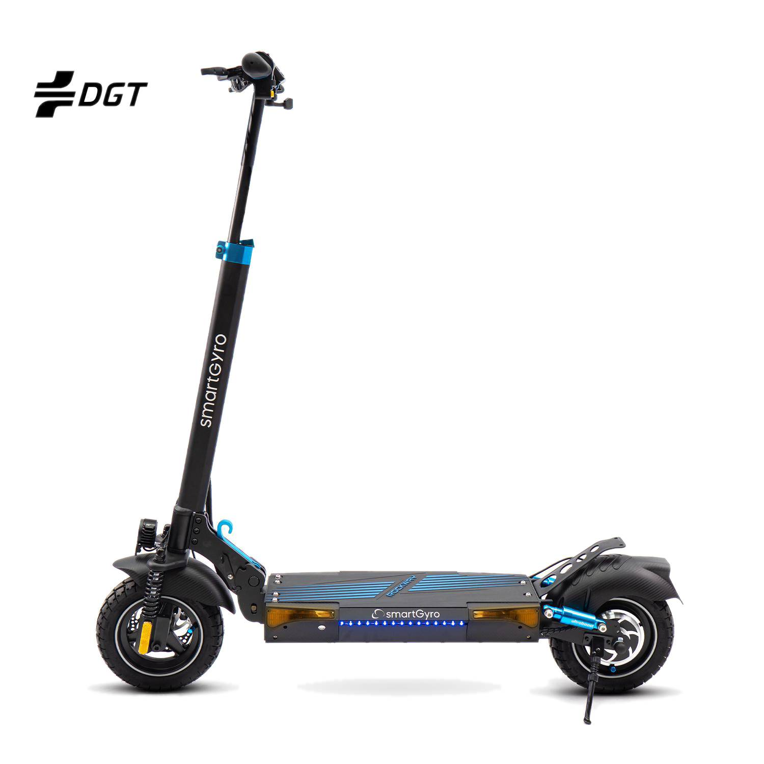 Un patinete eléctrico negro y azul, con fondo blanco. La marca es SmartGyro.