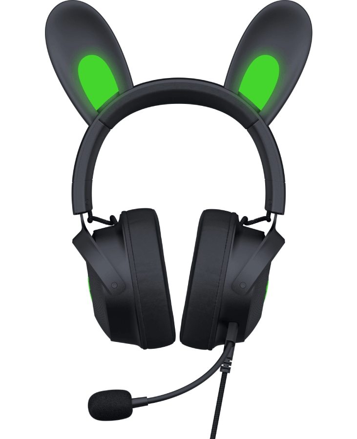 Auriculares gaming negros con orejas de conejo y micrófono, aislados.