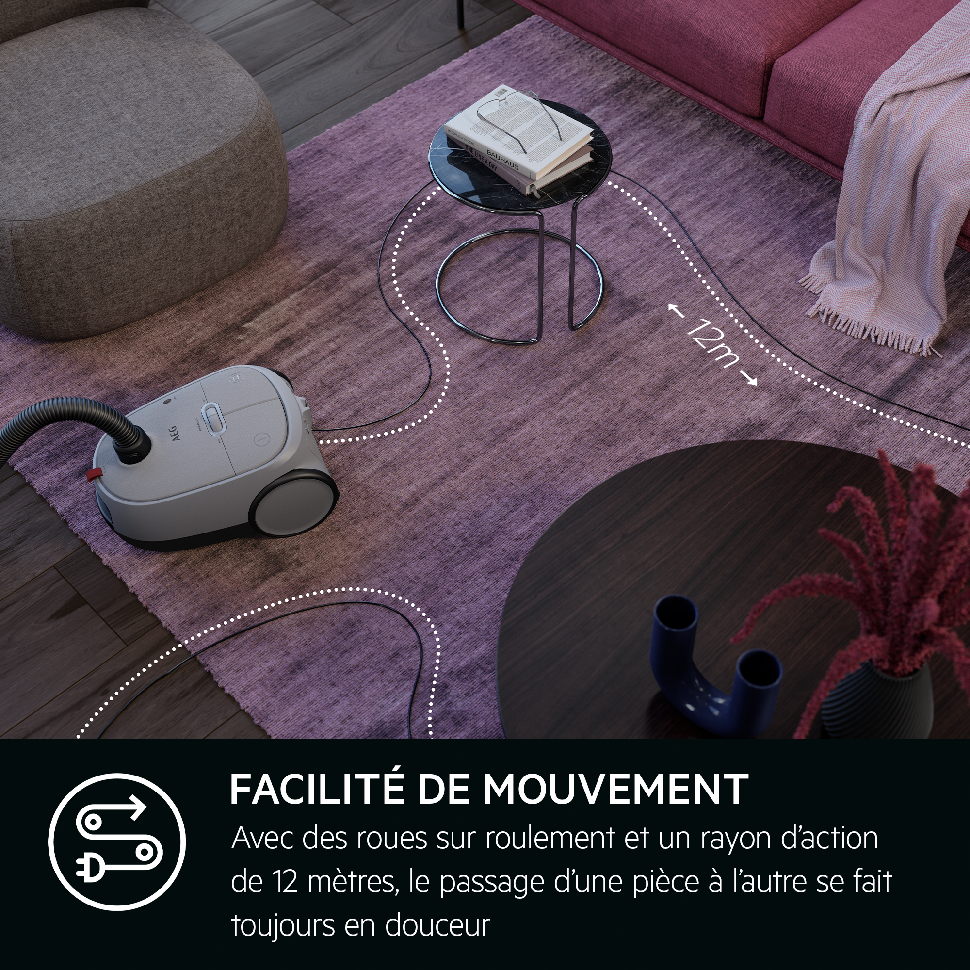 Un aspirateur gris sur un tapis violet. Texte : Faciliter le mouvement. Une table avec un vase et d'autres objets derrière.