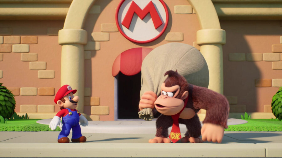 Mario i Donkey Kong stoją przed budynkiem z dużym logo M.