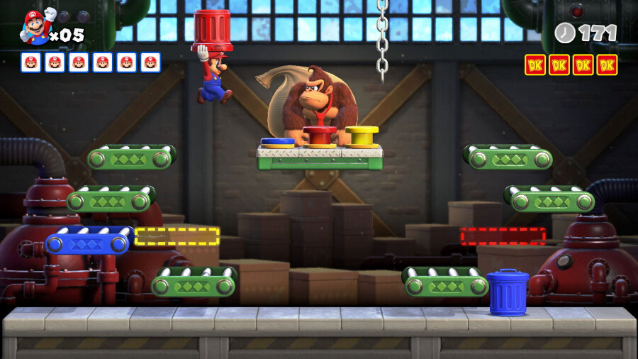 Scena z gry wideo z Mario i Donkey Kongiem na poziomie pełnym platform.