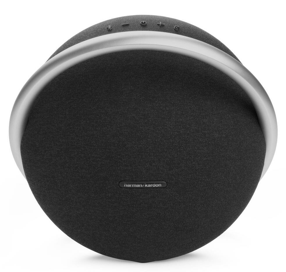 Czarny głośnik Harman Kardon ze srebrnym uchwytem i okrągłym designem.