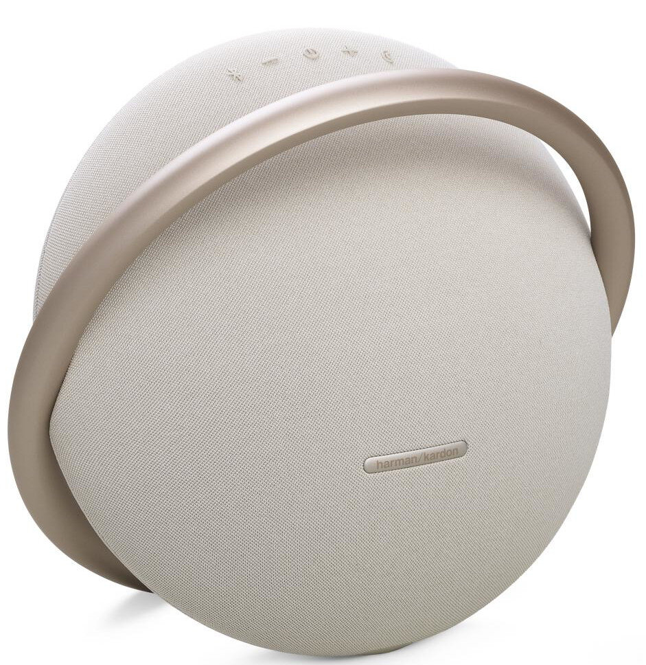 Beżowy głośnik ze złotym uchwytem i nazwą marki.