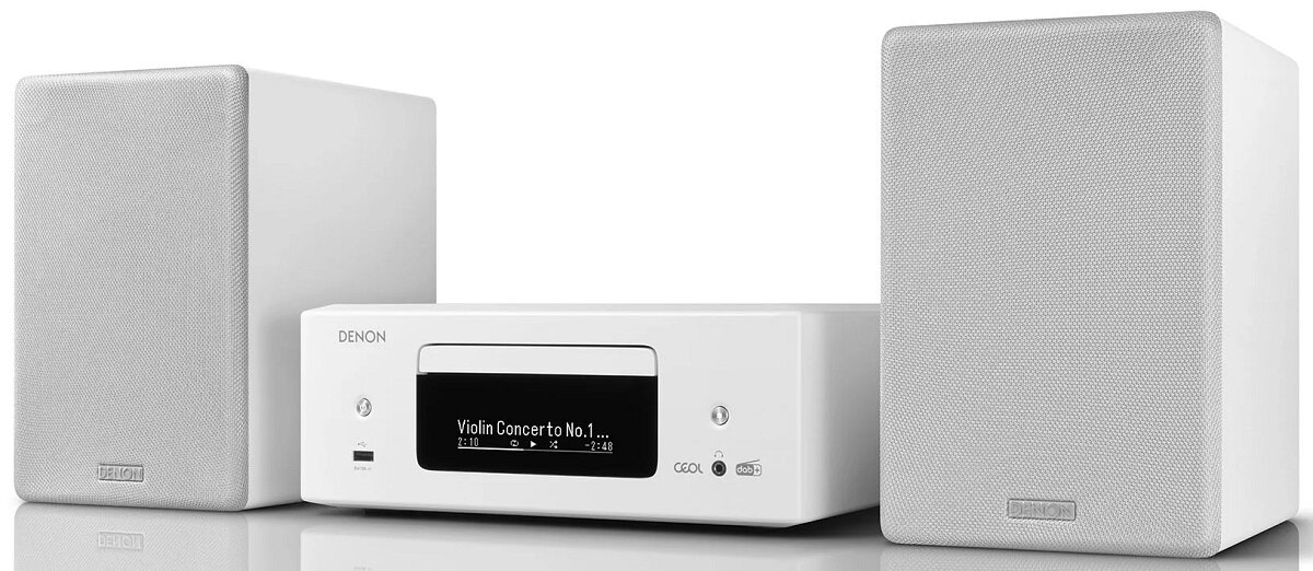 Biały system stereo z odtwarzaczem CD i dwoma głośnikami.