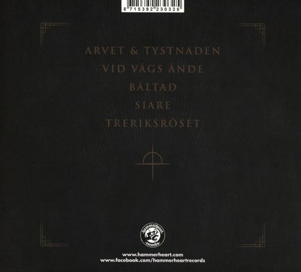 Egy zenei CD hátlapja svéd nyelvű szöveggel és egy kereszttel.