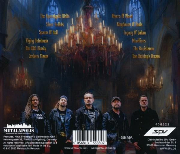 Albumcover mit Band, Kronleuchter und Songtiteln auf der Rückseite.