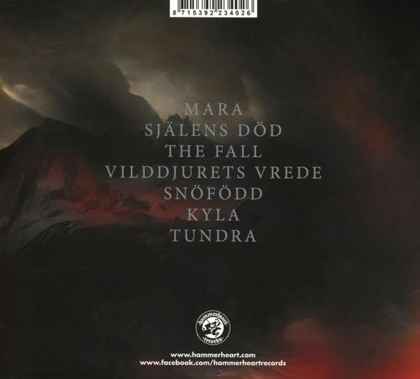 Die Rückseite einer CD mit Songtiteln und einem Logo. Der Hintergrund ist dunkel mit einem Berg.