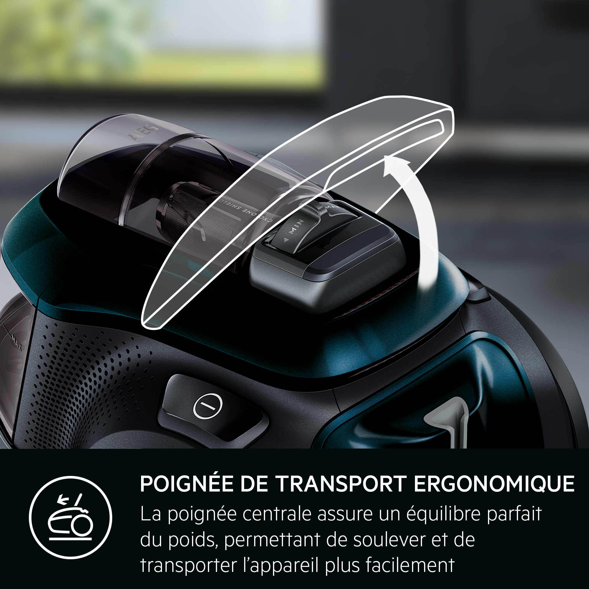 Four en acier inoxydable avec porte ouverte, montrant l'intérieur avec grilles et éléments chauffants.