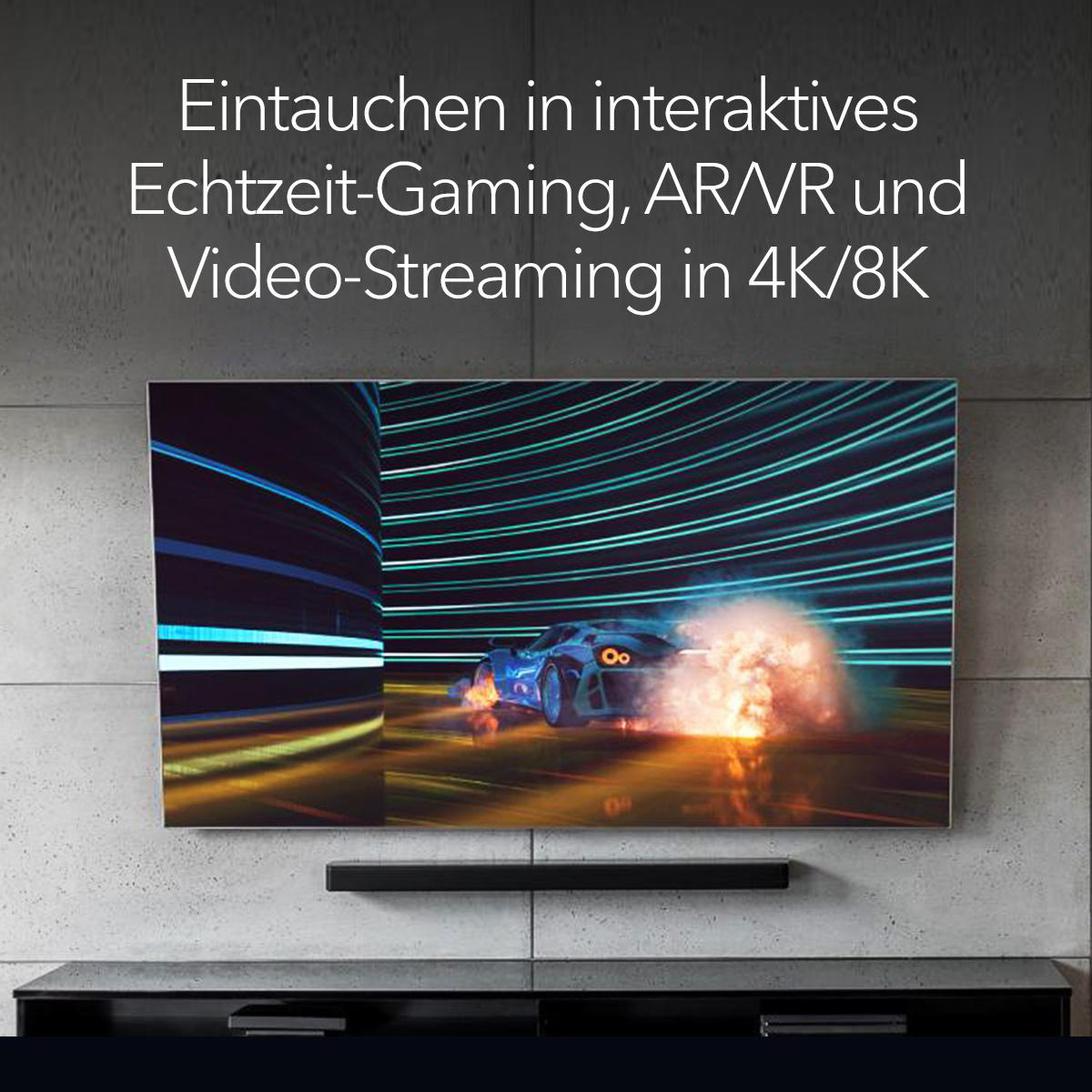 Ein Fernseher an einer Wand mit Text über Gaming und Streaming.