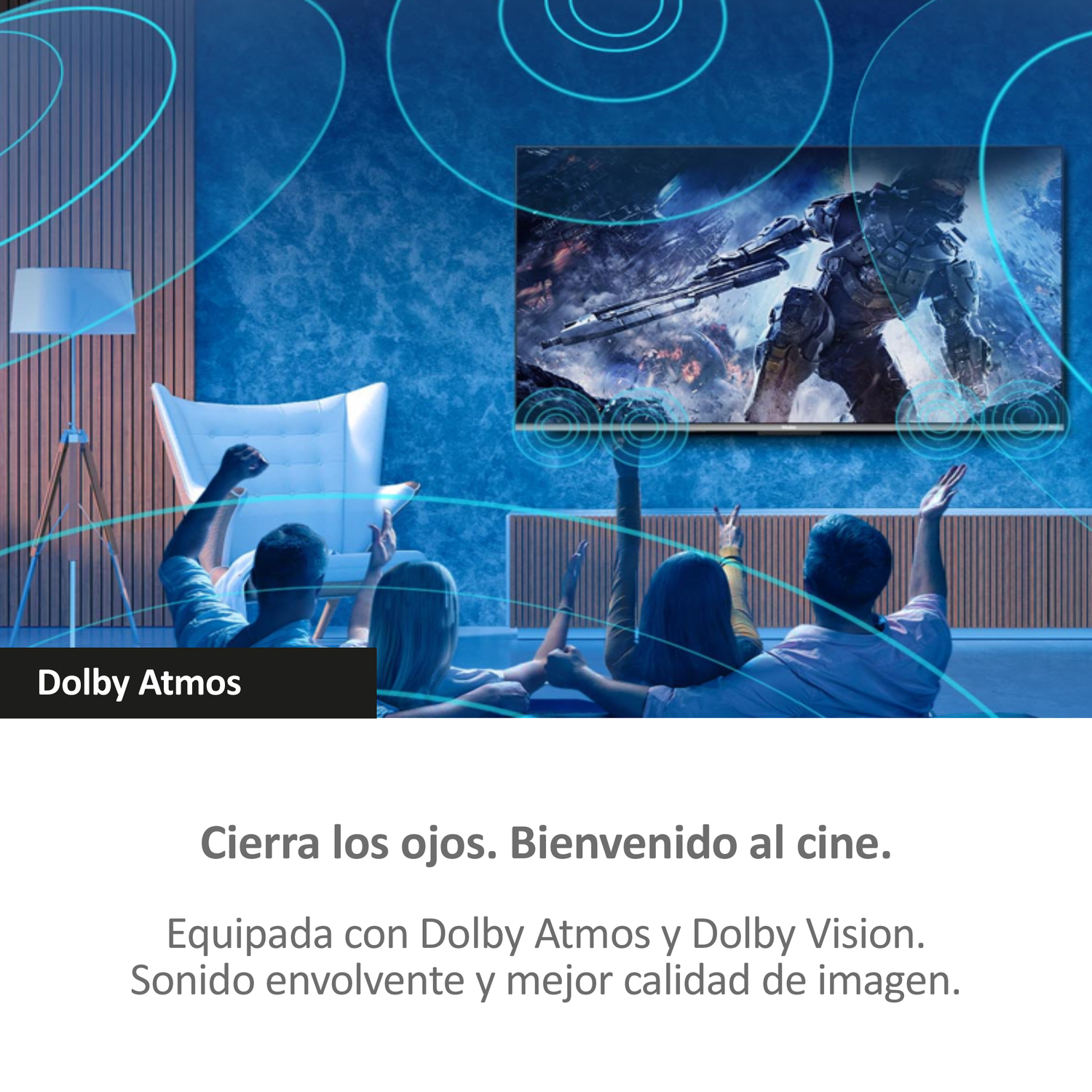 Gente viendo una película en una pantalla de TV grande.