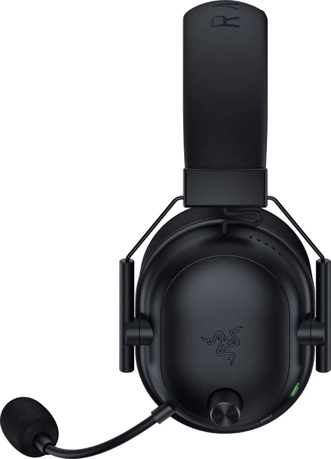 Un auricular para juegos negro con micrófono y dial de control de volumen.
