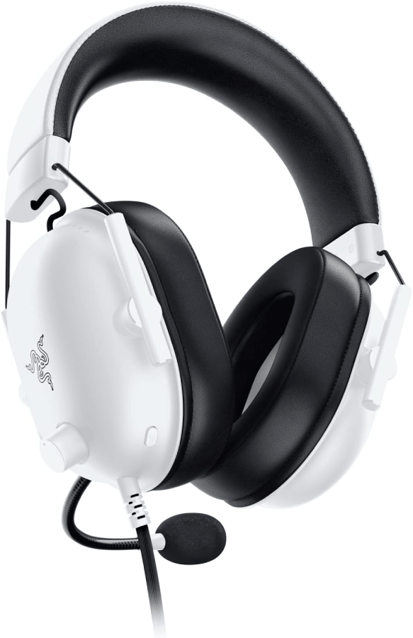 Auriculares gaming blancos y negros con micrófono.