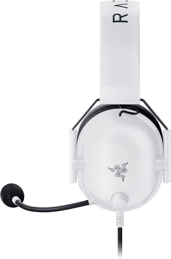Auriculares gaming blancos. Micrófono, auriculares y diadema visibles.